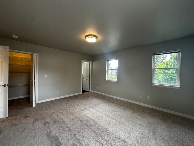 Building Photo - 4324 Hoyt Ave