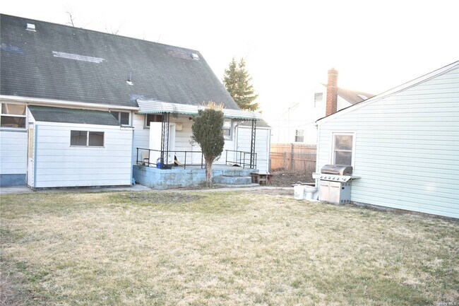 Building Photo - 103 Bethpage Rd