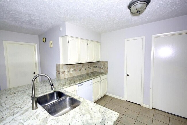 Building Photo - 5311 Linda Ln