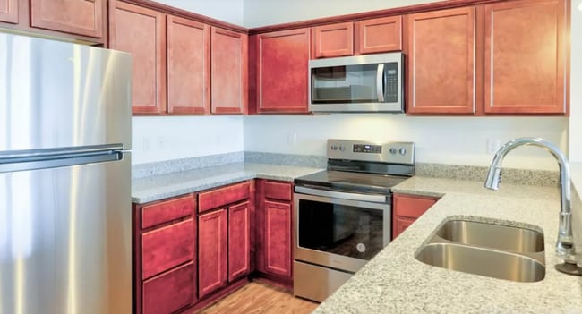 Building Photo - Stylish Townhome with Room to Relax & Ente...