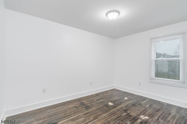 Building Photo - 860 Lyons Ave