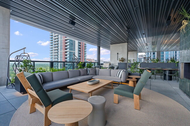 Building Photo - 610 Davis St