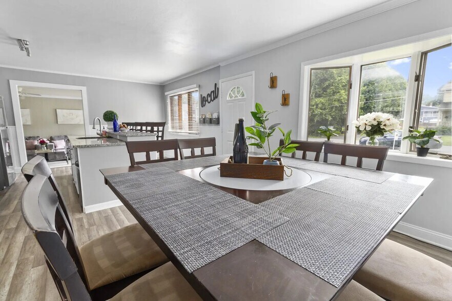 Building Photo - 4 Hathorn St