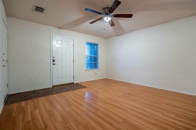 Building Photo - 8603 Davis Oaks Trail
