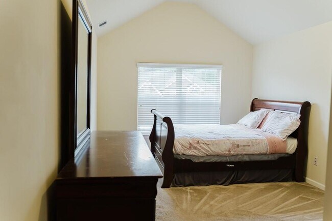 Building Photo - 3830 Kittery Point SW