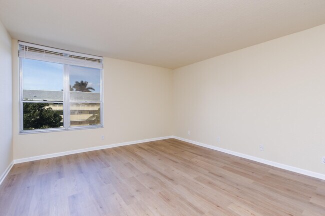 Building Photo - 1000 Spanish River Rd