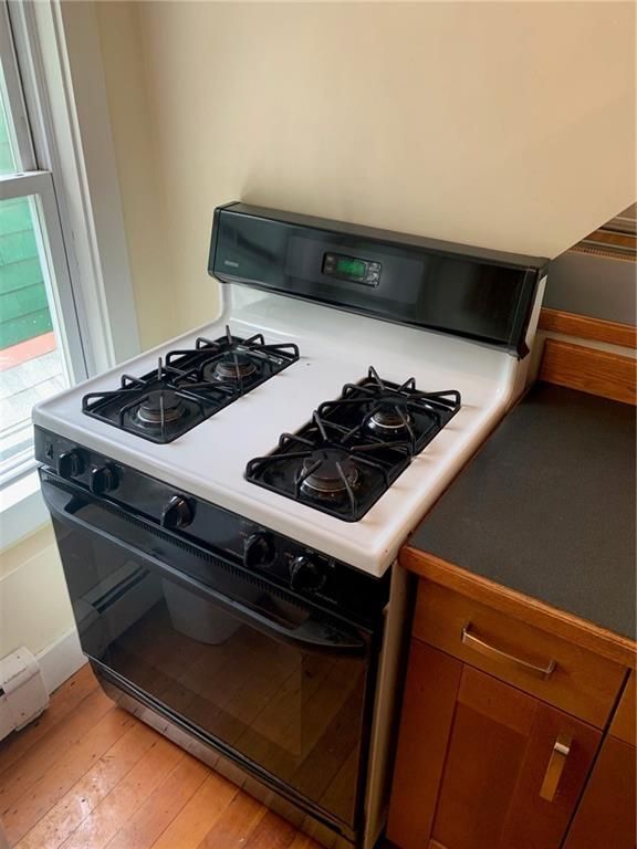 Building Photo - 27 Young St