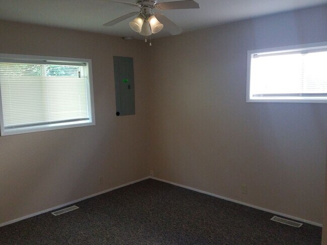 Building Photo - 3122 Voll Ln