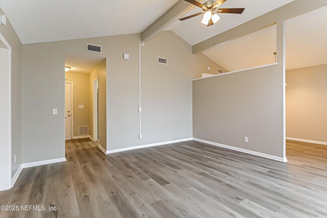 Building Photo - 4936 Perrine Dr