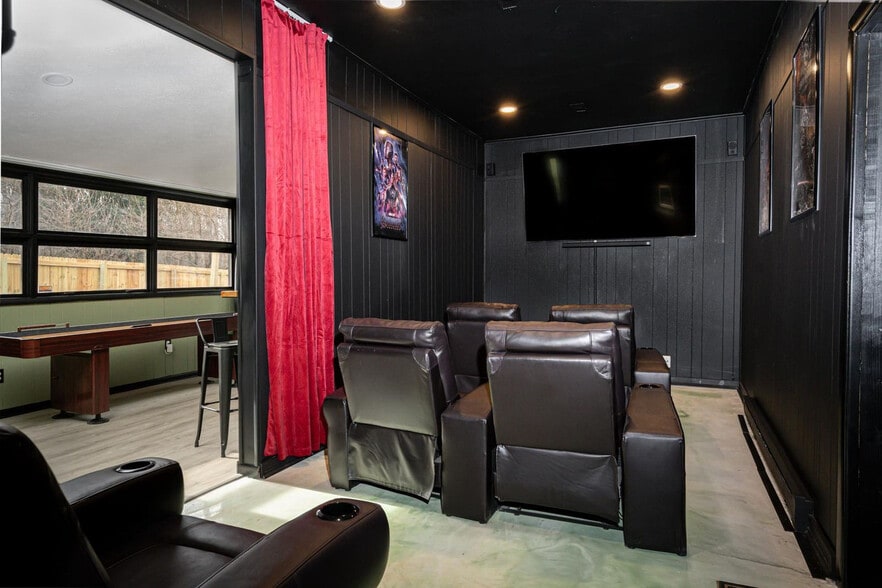 Building Photo - 5850 Devington Cir