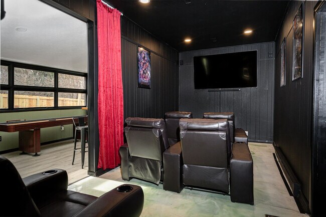 Building Photo - 5850 Devington Cir