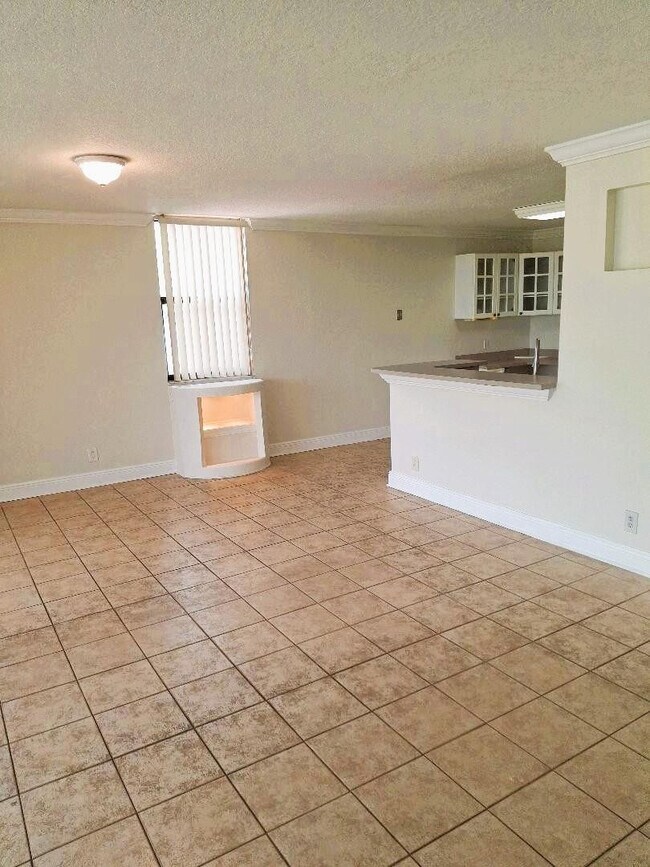 Building Photo - 105 Lake Emerald Dr