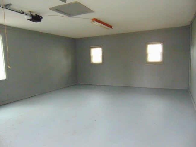 Building Photo - 10904 Tonkel Rd
