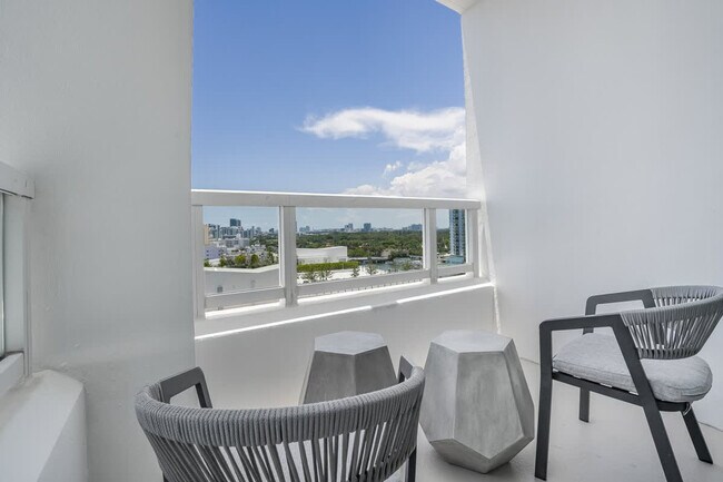 Building Photo - 4401 Collins Ave