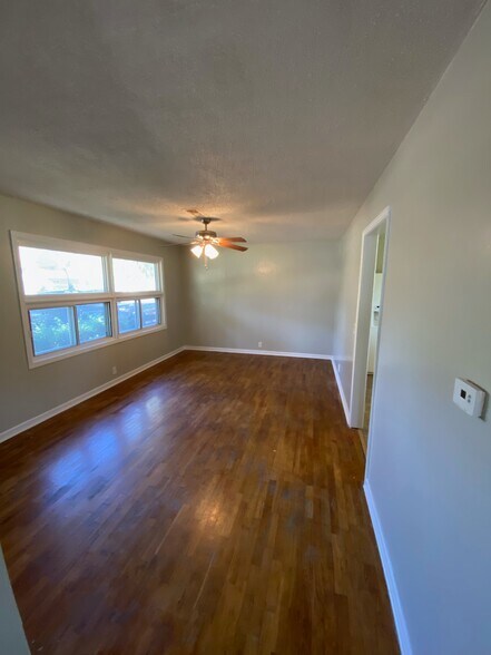 Building Photo - 1513 Hickory St