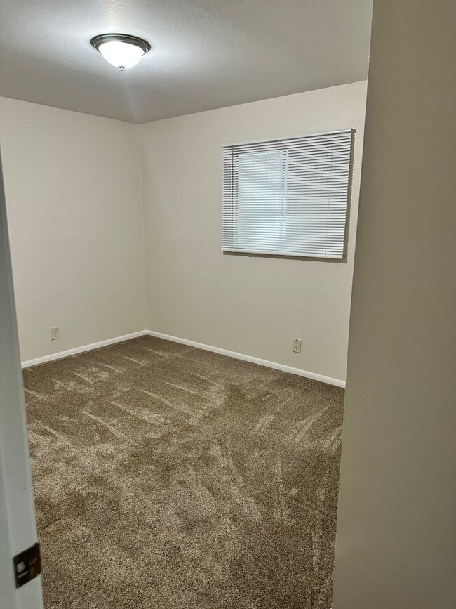 Building Photo - NE Property