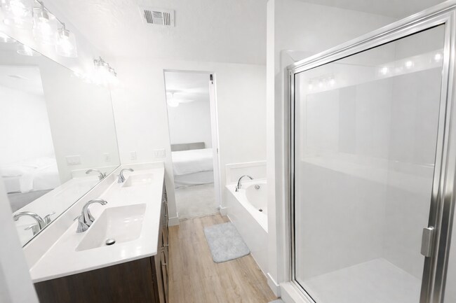 Building Photo - 4-Bed Stand Alone Home! 6+ Month Lease