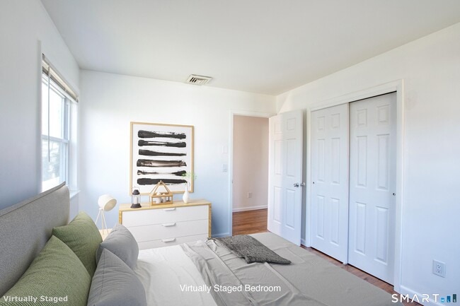 Building Photo - 25 Alexander St