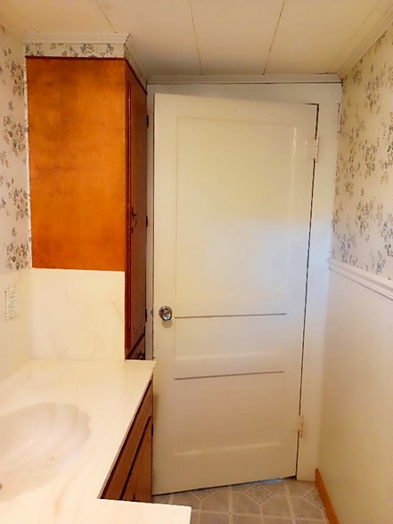 Building Photo - 915 E Ash St