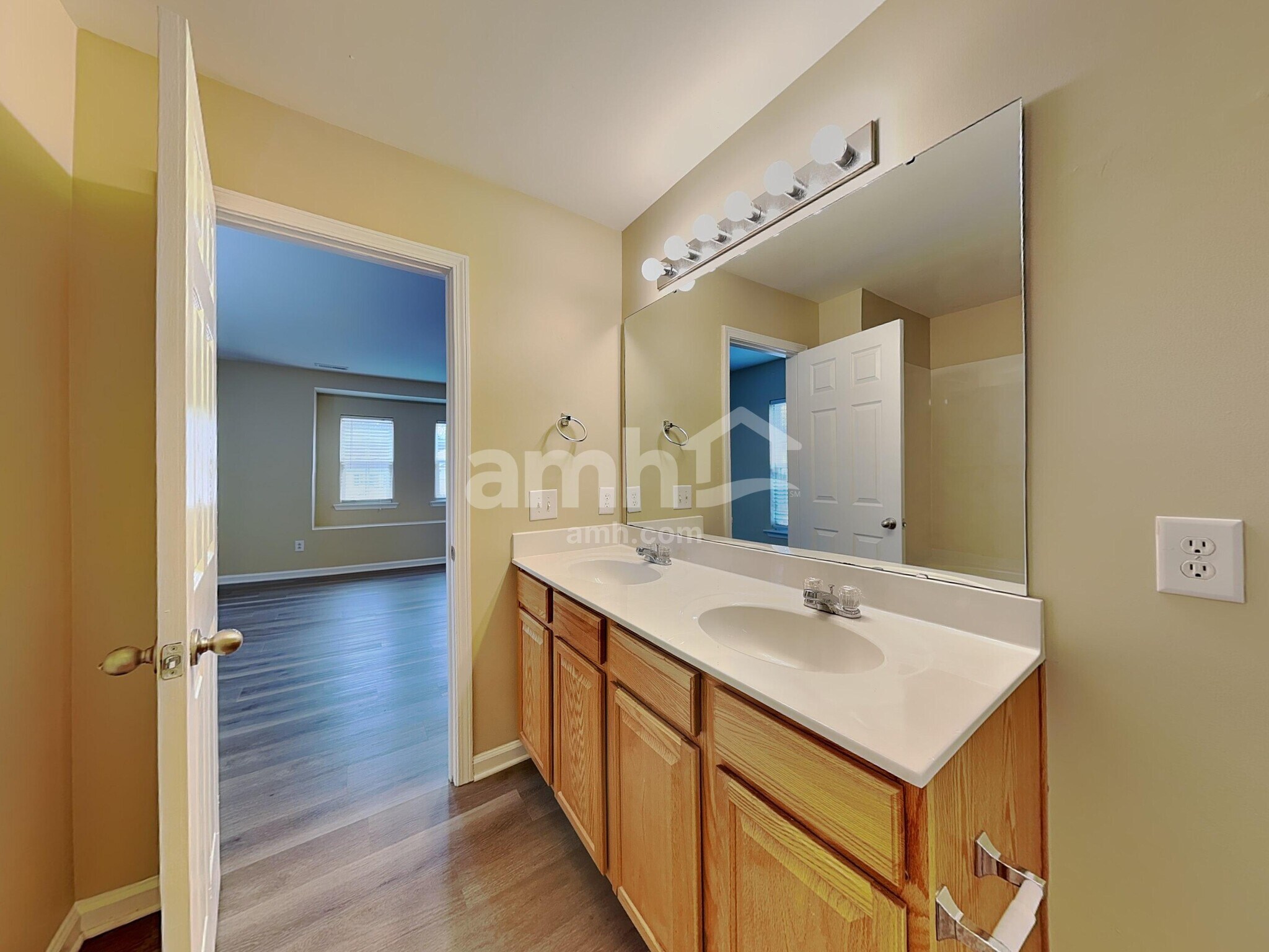 Building Photo - 342 Ashdale Dr