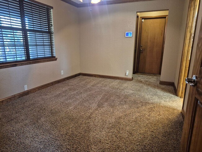 Building Photo - Cabin living in the suburbs