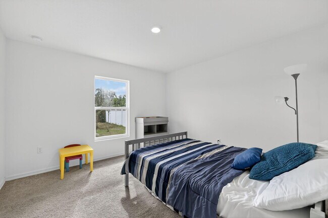 Building Photo - 644 SW Hoffenberg Ave