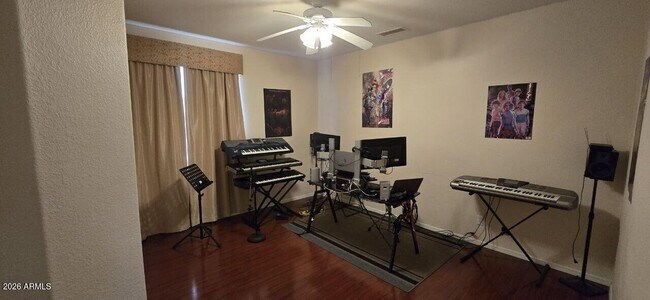 Building Photo - 6435 W Buckskin Trail