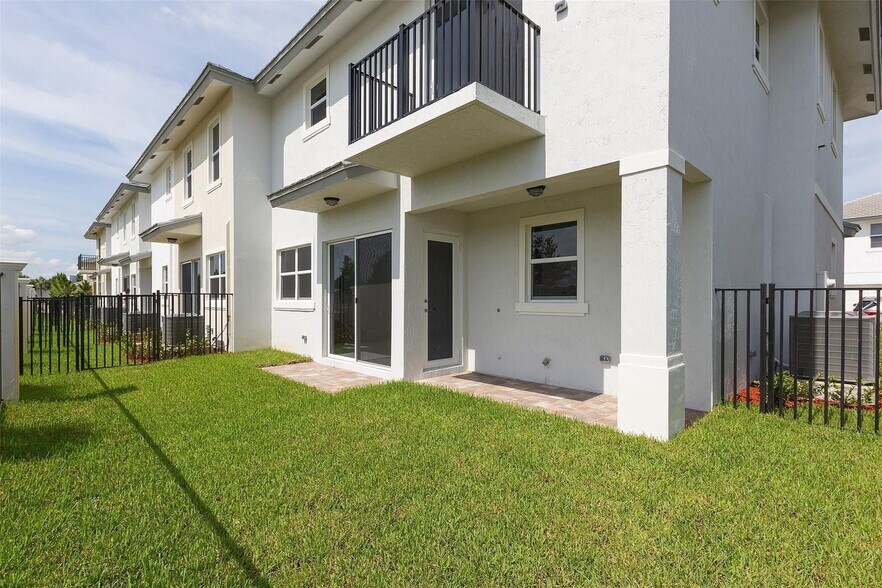 Building Photo - 6990 Pines Cir