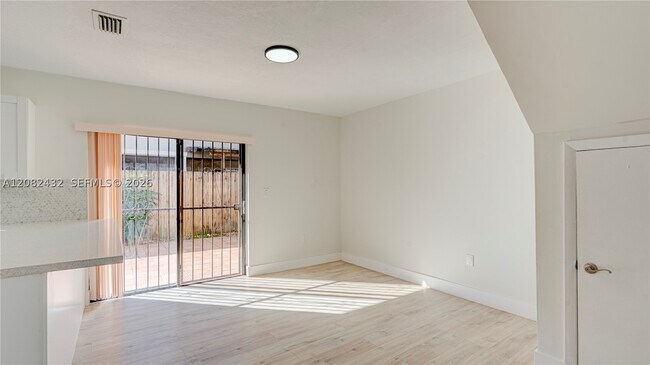 Building Photo - 710 SW 114th Ave