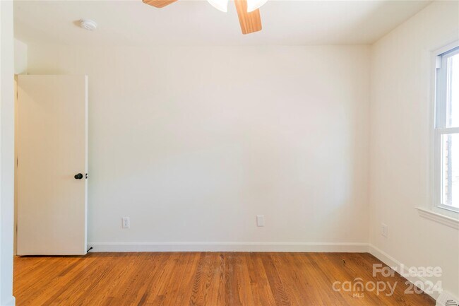 Building Photo - 5020 Coronado Dr