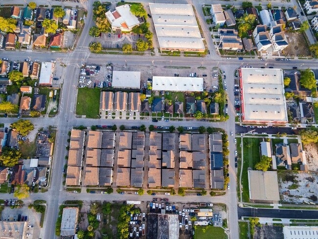 Building Photo - 94 N Hutcheson St