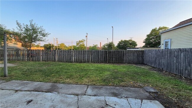 Building Photo - 3278 W 117th St
