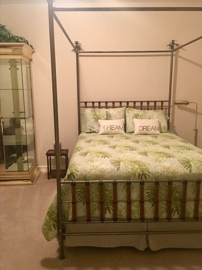 Building Photo - Rialto