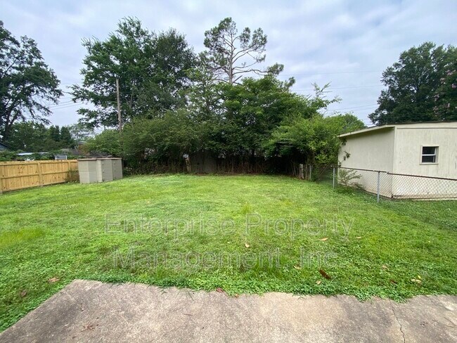 Building Photo - 1623 Delmont Rd