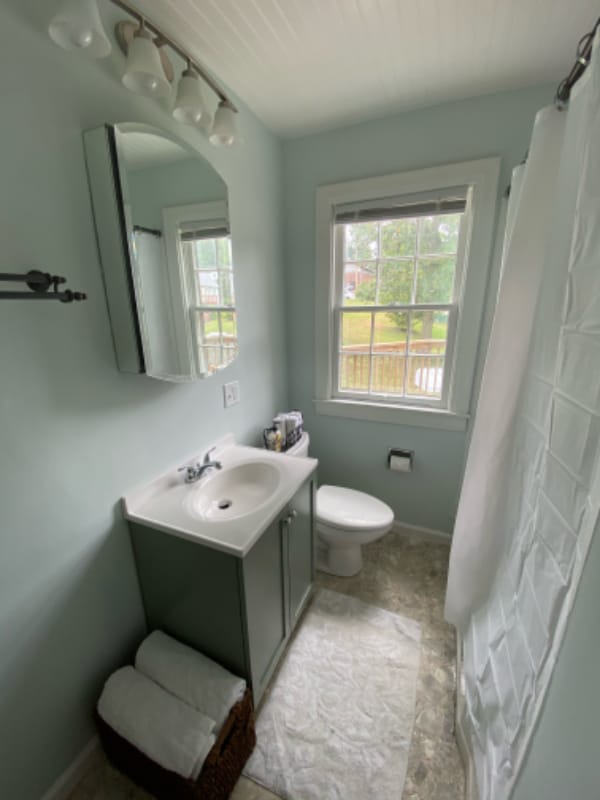Building Photo - 227 Green Oak Dr