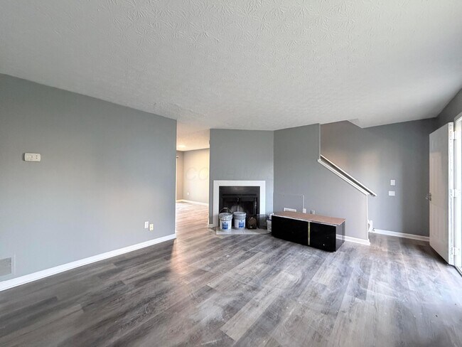 Building Photo - 955 Cross Country Dr