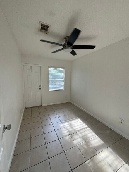 Building Photo - 4757 Myrtle Dr