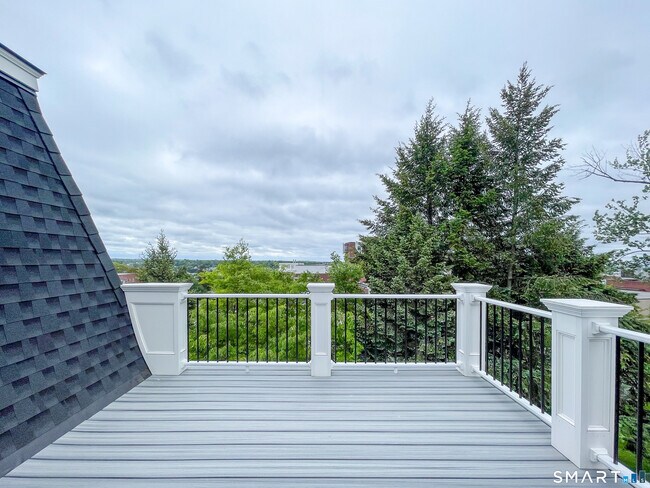 Building Photo - 100 Truman St