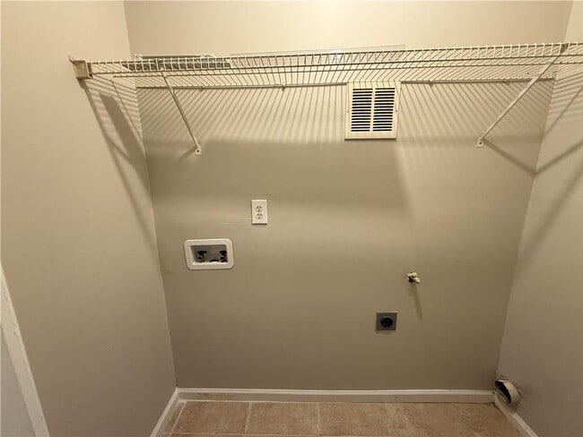 Building Photo - 217 Farmville Ct