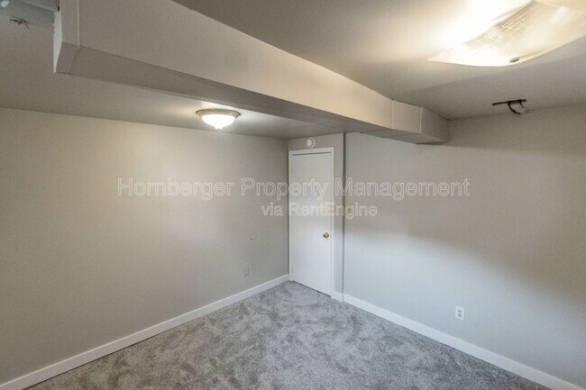 Building Photo - 1922 E 39th Ave