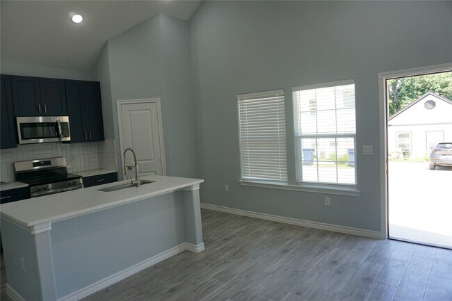 Building Photo - 11753 White Cedar St