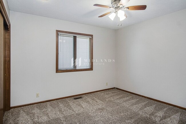 Building Photo - 4 Bedroom Papillion Home!