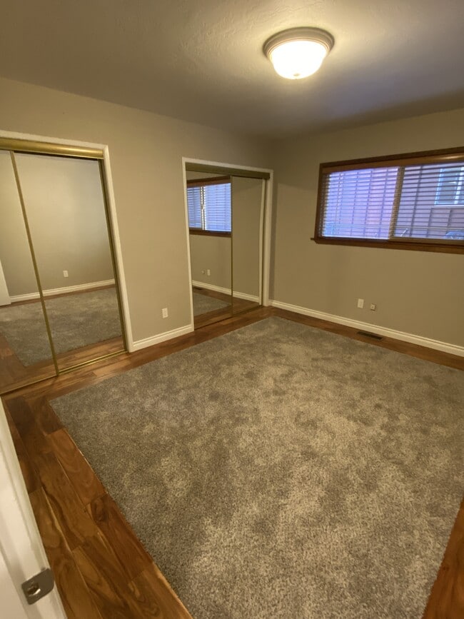 Building Photo - 1090 Oak Ave