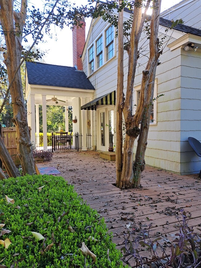 Building Photo - 3224 Le Bron Rd