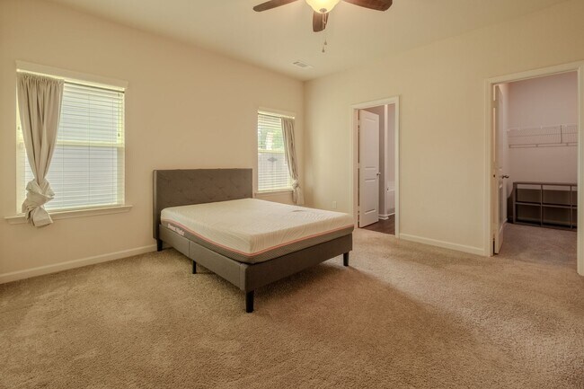 Building Photo - Move-In Ready 3BR Home | $2,100 with Lawncare or $2,000 Tenant Maintained