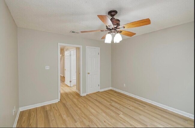 Building Photo - 3385 Tansey Ct