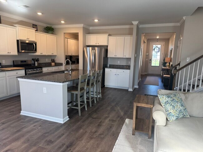 Building Photo - 135 Airy Dr