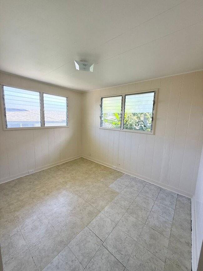 Building Photo - Pauoa Valley - 3 bedroom 1 bath house w/un...