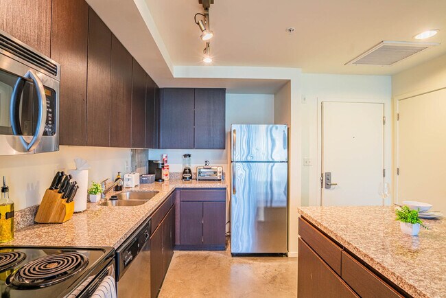 Building Photo - 913 N 3rd St