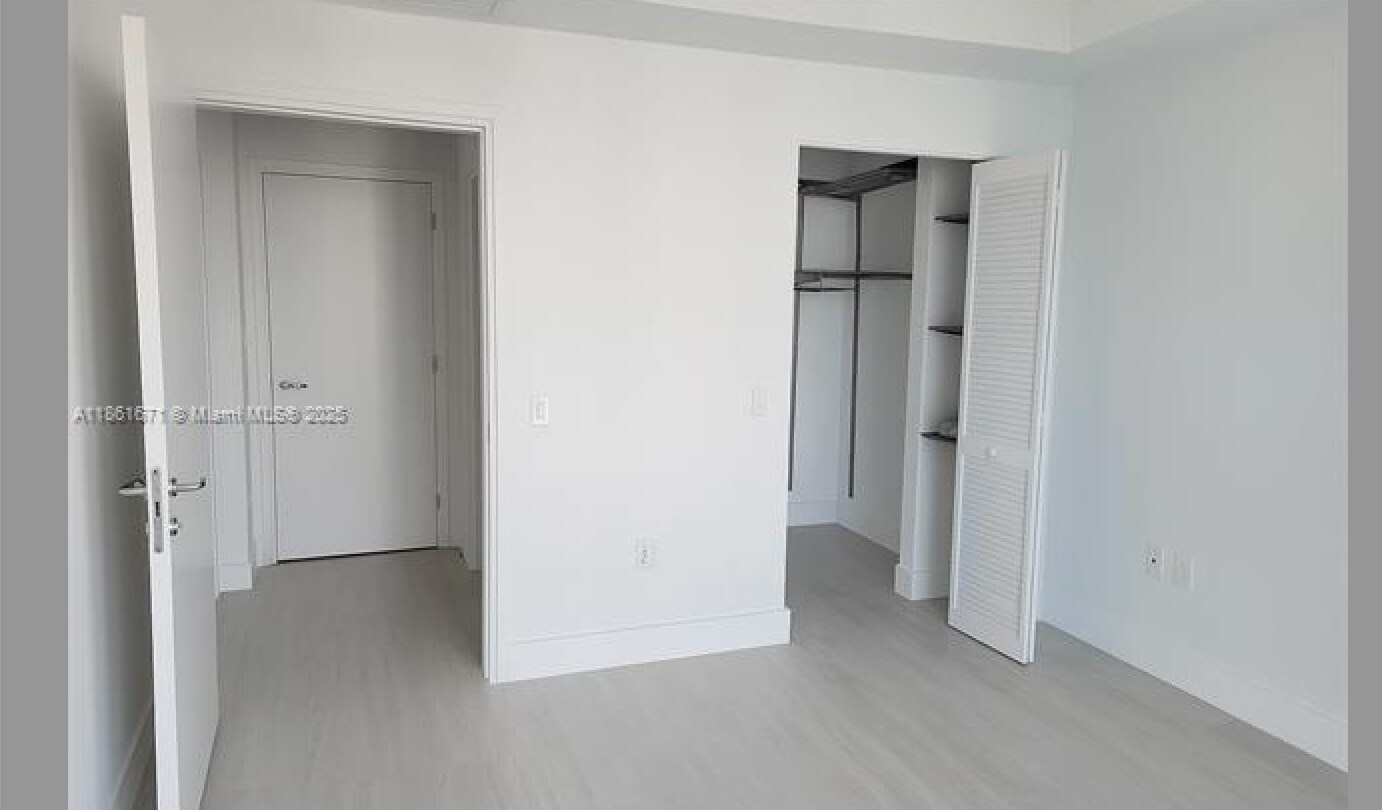 Building Photo - 300 S Biscayne Blvd